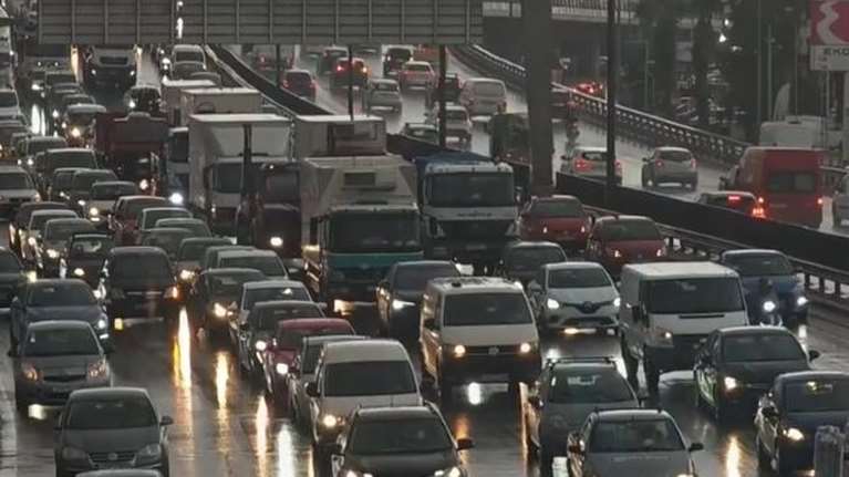 Αρχισαν οι καταιγίδες στην Αττική, χάος στον Κηφισό - Πού θα χτυπήσει η κακοκαιρία Kristin τις επόμενες ώρες