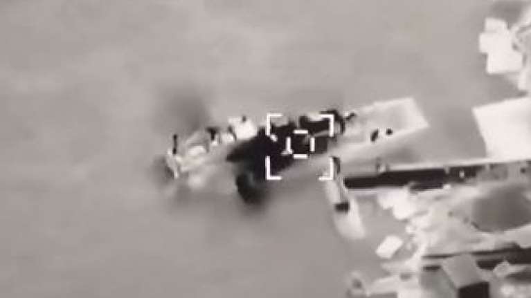 Drone έπληξε ρωσικό πλοίο κοντά στο Φιδονήσι, υποστηρίζουν οι Ουκρανοί - Βίντεο από τη στιγμή της έκρηξης