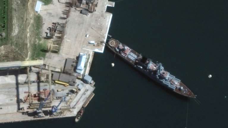 Δορυφορική φωτογραφία από την στιγμή που το Μόσκβα φλέγεται- Αυξάνεται η ανησυχία για τα 510 μέλη του πληρώματος