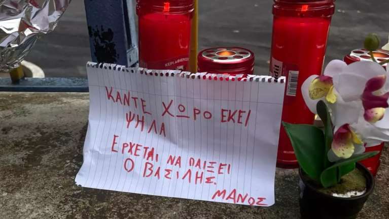 Συγκλονίζει μητέρα στις Σέρρες: &quot;Τα παιδιά μας είδαν τον Βασίλη πεσμένο και έτρεξαν πανικόβλητα&quot;