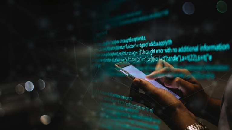 Αποκάλυψη &quot;βόμβα&quot; για τις υποκλοπές: Από αριθμό πολιτικού προσώπου παγιδεύτηκαν με Predator 11 κινητά