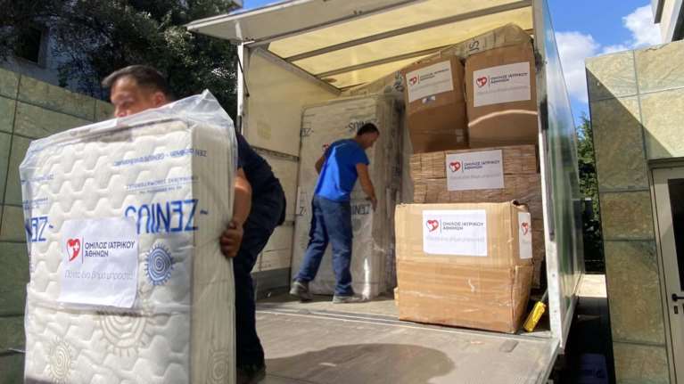 Ο Όμιλος Ιατρικού Αθηνών κοντά στους πληγέντες με παροχή ανθρωπιστικής βοήθειας