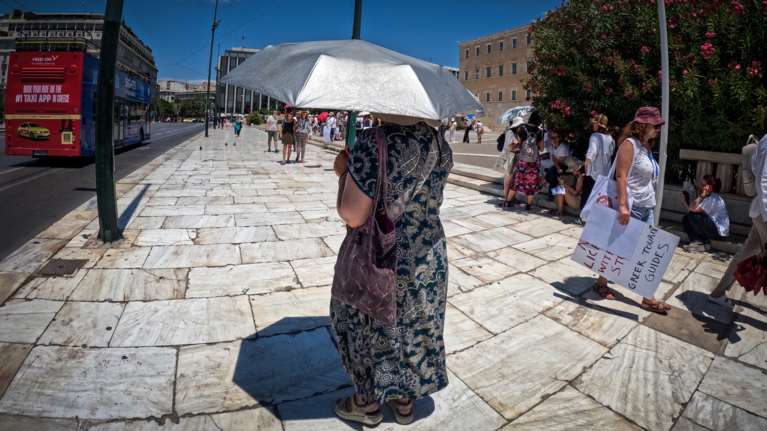 Ανοίγουν οι κλιματιζόμενες αίθουσες στον Δήμο Αθηναίων - Ποιες ώρες να μη βγάζουμε τα σκουπίδια