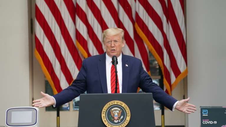 Ο Τραμπ έγινε... παζλ και τα έσοδα πάνε στην προεκλογική του εκστρατεία ]εικόνα]