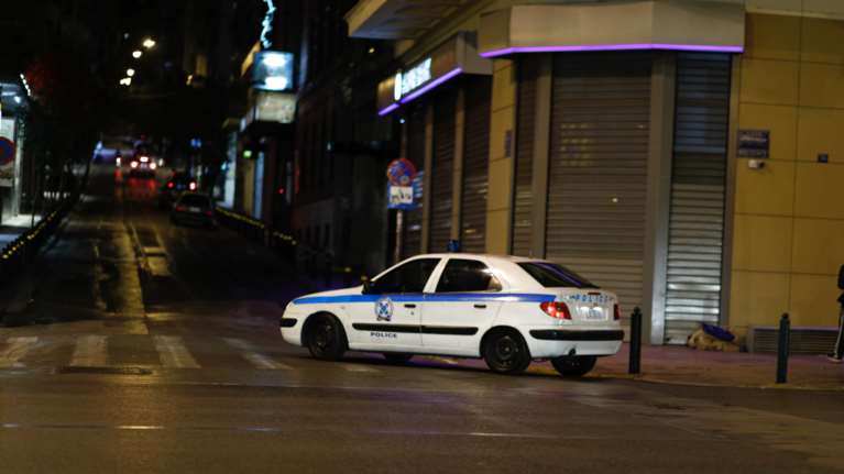 Οι παράνομοι επί κορονοϊού: Βάφτιση με… τσιλιαδόρο στο Κουκάκι, λειτουργίες σε Κύθηρα και Ηλιούπολη