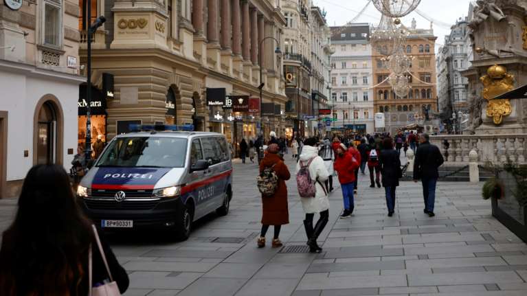 Αυστρία: H πρώτη χώρα που ανακοίνωσε εθνικό lockdown και για εμβολιασμένους- Υποχρεωτικός εμβολιασμός για όλους