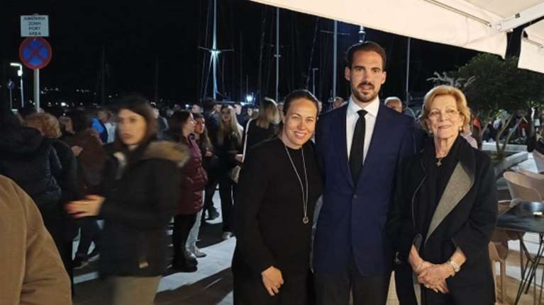 Η Νίνα Φλορ σε εξόρμηση με τoυς φίλους της - Με τις μπαλαρίνες που είναι απόλυτη τάση