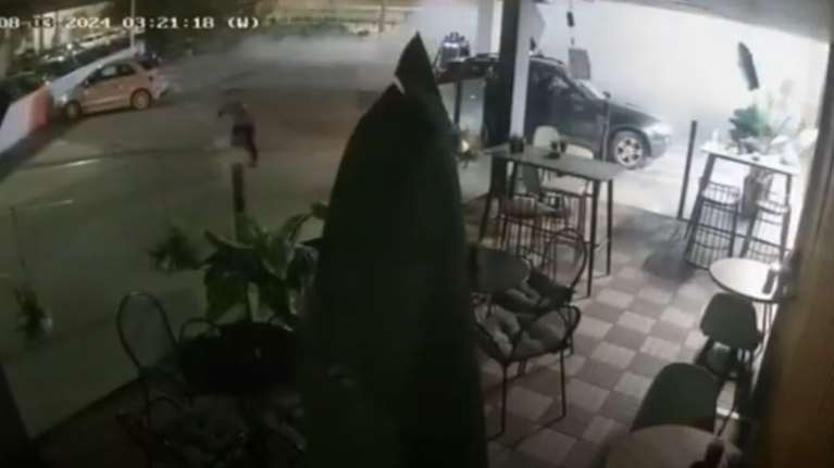 Βίντεο ντοκουμέντα: Η στιγμή των εκρήξεων σε Πειραιά και Καλλιθέα τον Μάρτιο - Στόχος βενζινάδικο και κάβα