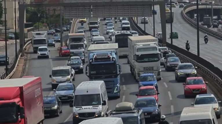 Μποτιλιάρισμα στον Κηφισό από τη νεροποντή - Με δυσκολία η κυκλοφορία στους δρόμους της Αθήνας [live]