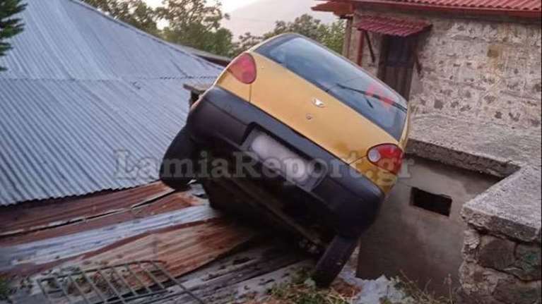 Φθιώτιδα: Αυτοκίνητο προσγειώθηκε μέσα σε... σπίτι