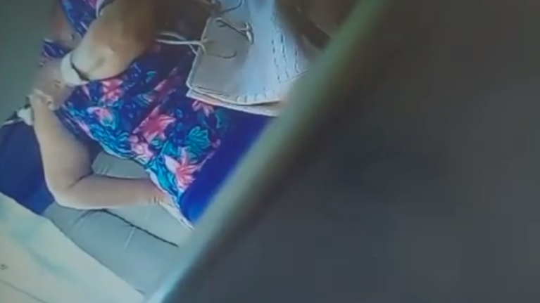 Πλαστά πιστοποιητικά στο ΙΚΑ Αλεξάνδρας: Καρέ - καρέ ο &quot;μαϊμού&quot; εμβολιασμός της πλαστικής χειρουργού - 3 συλλήψεις [Βίντεο]