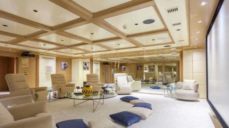 O’MEGA: Στη Μύκονο το υπερπολυτελές γιοτ που ενοικιάζεται για 550.000 ευρώ την εβδομάδα! - Δείτε το [Βίντεο]