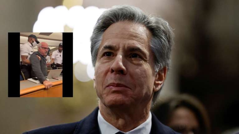 ΗΠΑ: Επεισοδιακή συνέντευξη Τύπου για τη Γάζα - &quot;Εγκληματία! Η θέση σου είναι στη Χάγη&quot; φώναζαν στον Μπλίνκεν [βίντεο]