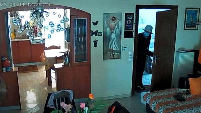 Ίλιον: Συνελήφθη 40χρονος αλλοδαπός που έμπαινε σε σπίτια και έκλεβε - Βίντεο ντοκουμέντο