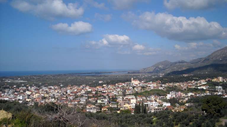 Τρόμος στη Ζαχάρω: Επιχείρησε να αρπάξει παιδί από την αγκαλιά της μητέρας του, τον καταδίωξαν στο δάσος