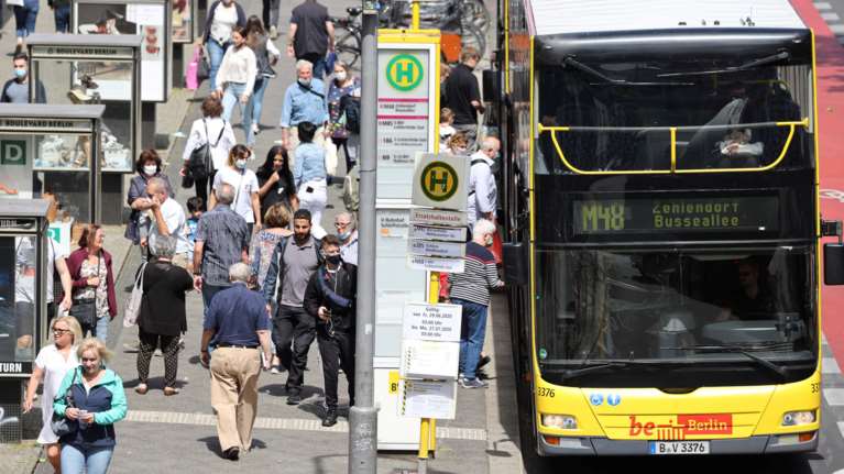 Γερμανία- Κορονοϊός: Συναγερμός από τη ραγδαία αύξηση κρουσμάτων- Μάσκες σε εξωτερικούς και εσωτερικούς χώρους