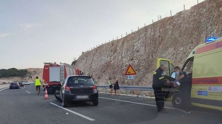 Τραγωδία στην Ιονία Οδό: Αυτοκίνητο παρέσυρε ζευγάρι στη ΛΕΑ μπροστά στo παιδί του - Δύο νεκροί