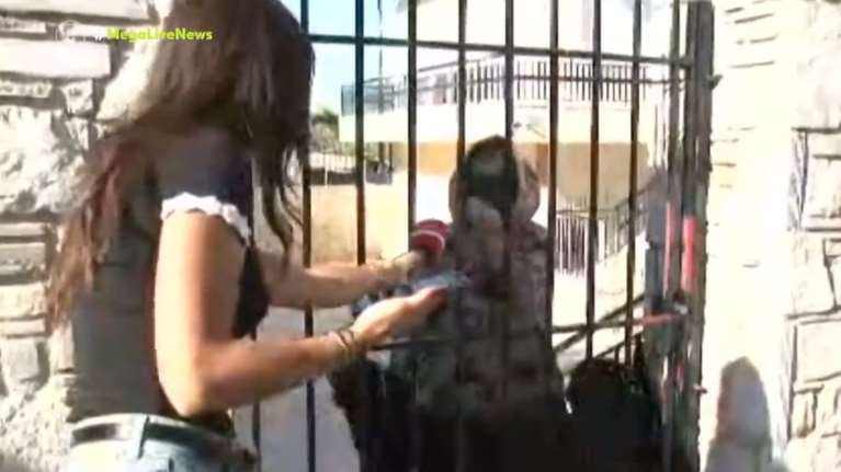 Βοιωτία: Απειλεί τους δημοσιογράφους με τα σκυλιά της η 62χρονη - &quot;Ταλαιπωρήστε τα κι άλλο και θα δούμε τι θα γίνει...&quot; [βίντεο]