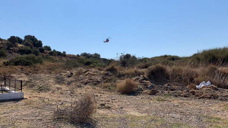 Λέσβος: Με στρατιωτικό ελικόπτερο μεταφέρουν σκηνές για τους πρόσφυγες στην Παναγιούδα [εικόνα]