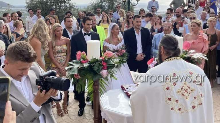 Κόνι Μεταξά: Παντρεύτηκε τον εκλεκτό της καρδιάς της Μάριο Καπότση - Συγκινημένος ο Λευτέρης Πανταζής -  Δείτε τον γάμο στα Χανιά [εικόνες]