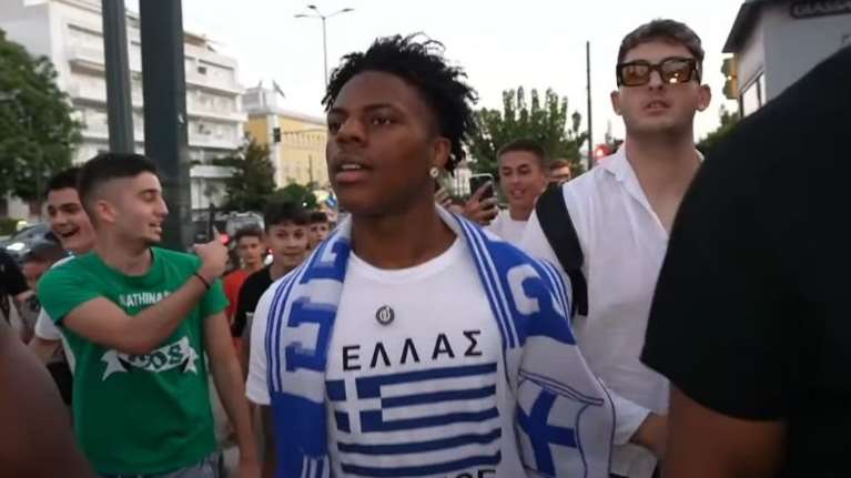 ΙShowSpeed: Ποιος είναι ο διάσημος YouTuber που προκάλεσε ντελίριο στην Αθήνα - Τον ακολουθούσαν σε όλη την πόλη [βίντεο]