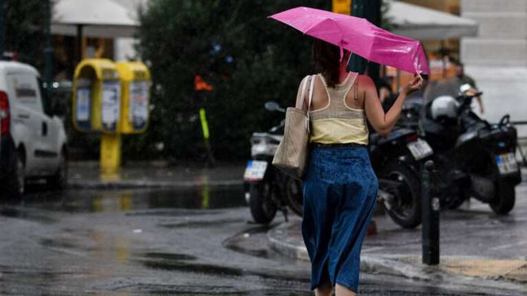 Καιρός: Αλλαγή σκηνικού με βροχές, καταιγίδες και κεραυνούς - Μικρή πτώση της θερμοκρασίας, πού θα βρέξει
