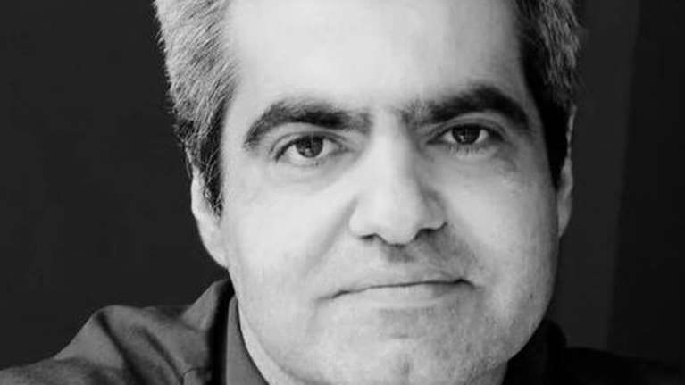 Βασίλης Παπαθεοδώρου: Κατέβαζε 6 χρόνια υλικό παιδικής πορνογραφίας για να γράψει... βιβλίο - Επικαλέστηκε σειρά του Netflix