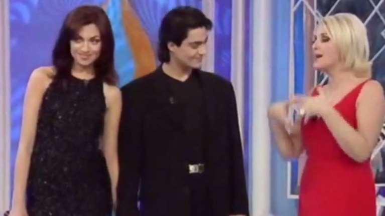 Παραμονή Πρωτοχρονιάς 1997: Η πρόταση γάμου Σχοινά σε Γαρμπή που &quot;διέλυσε&quot; τα νούμερα της τηλεθέασης [εικόνες και βίντεο]