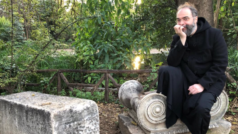 Ανδρέας Κονάνος: Ο δημοφιλής ιερέας άφησε τα ράσα και γίνεται Life coach  - Το επόμενο βήμα στη ζωή του