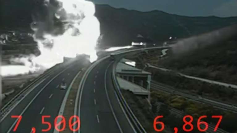 Κοκοτσάκης για Τέμπη: Τι είναι το ηλεκτρικό τόξο και γιατί δεν ήταν αυτό που προκάλεσε την έκρηξη - Διαψεύδει την Hellenic Train