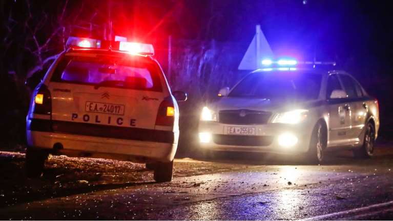 Πυροβολισμοί στη Βούλα: Τρεις τραυματίες από όπλο και μαχαίρι