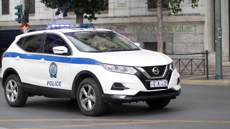 &quot;Γάζωσαν&quot; με καλάσνικοφ δύο σπίτια στην Ελευσίνα - 13 κάλυκες