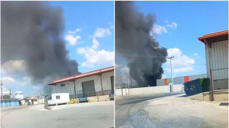 Φωτιά σε αμαξοστάσιο στη Μάνδρα: Επιτόπου ισχυρή δύναμη της Πυροσβεστικής