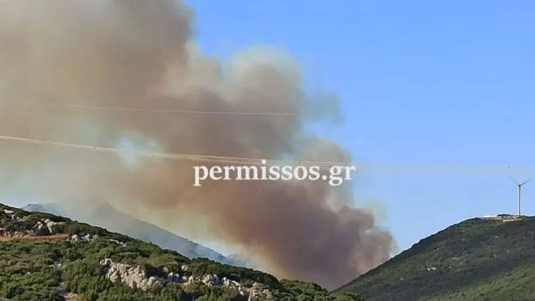 Φωτιά στο Δίστομο Βοιωτίας και τα Αθίκα Κορινθίας - Επιχειρούν ισχυρές δυνάμεις της Πυροσβεστικής [βίντεο]