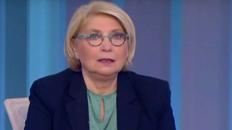 Ανησυχία για την Ελένη Καλογεροπούλου: Ξαφνική αδιαθεσία on air - Μεταφέρθηκε προληπτικά στο νοσοκομείο [βίντεο]