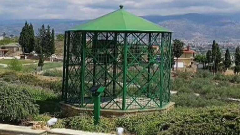 Κιβωτός του Κόσμου: Γίνεται έρευνα για το &quot;πράσινο κλουβί&quot; στον Βόλο- Εκλειναν μέσα τα παιδιά για τιμωρία; [βίντεο]