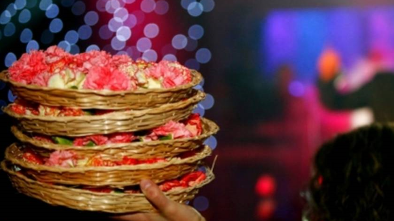 Ποιος καλλιτέχνης κάνει πρώτος πρεμιέρα στη νυχτερινή Αθήνα, μετά την καραντίνα