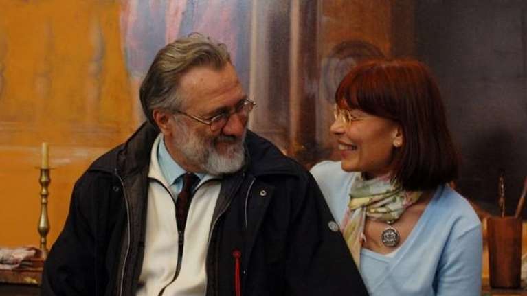 Βαρύ πένθος για τον Γιάννη Σμαραγδή: Πέθανε η πολυβραβευμένη παραγωγός και σύζυγός του, Ελένη [Εικόνες]