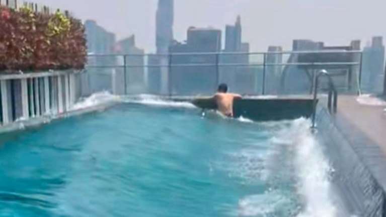 Ταϊλάνδη: Η αγωνιώδης προσπάθεια άνδρα σε πισίνα ουρανοξύστη να μην πέσει στο κενό τη στιγμή του σεισμού [βίντεο]