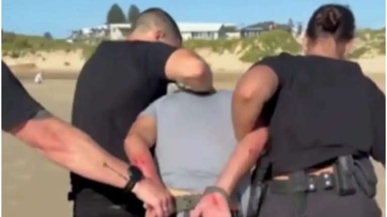 Αυστραλία: Χειροπέδες σε τέσσερις Έλληνες για 37 κιλά μεθαμφεταμίνης - Κολυμπώντας προσπάθησε να διαφύγει ο ένας