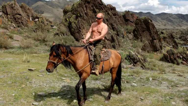 Βρετανός υπουργός Άμυνας: &quot;Κομπλεξικός και παράφρων ο Πούτιν - Έχει το σύνδρομο του κοντού άντρα&quot;