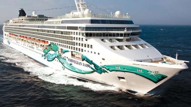 Στο λιμάνι του Βόλου έδεσε το γιγάντιο κρουαζιερόπλοιο &quot;Norwegian Jade&quot; με χιλιάδες τουρίστες