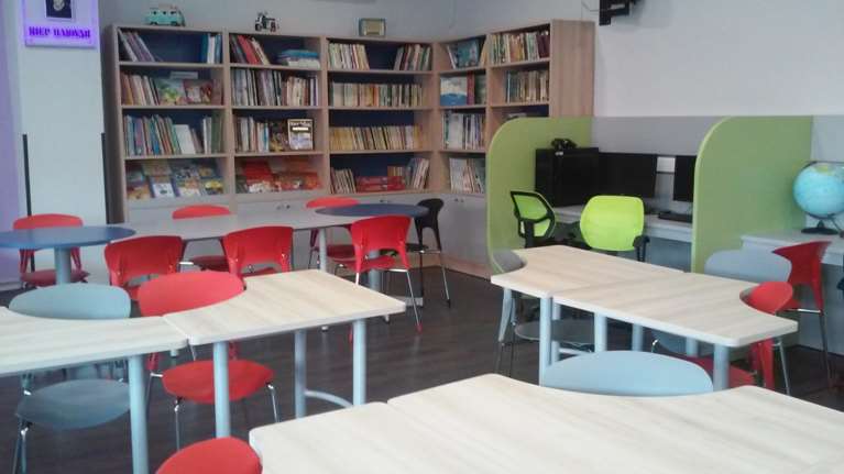 Πέλλα: Μητέρα έχασε τον μονάκριβο γιο της και αναβάθμισε σχολεία της περιοχής στη μνήμη του