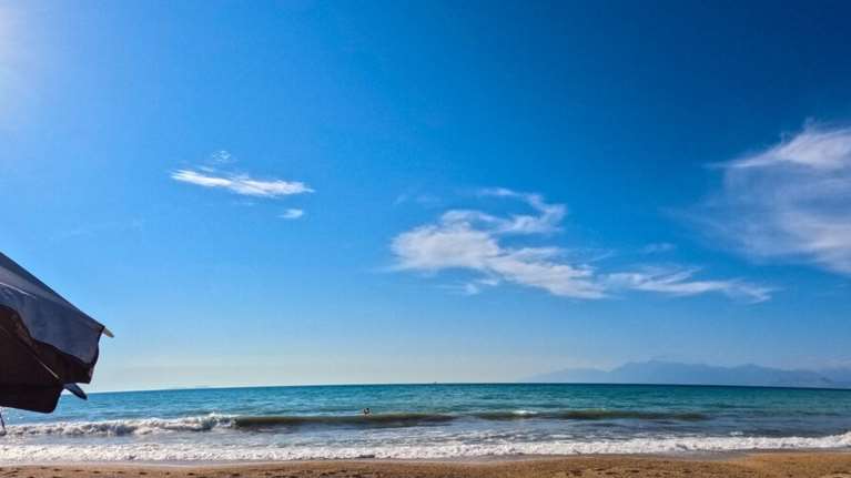 Καιρός: Οι αλκυονίδες ήρθαν για να μείνουν - Έως τους 19 βαθμούς ο υδράργυρος - Μέχρι πότε οι υψηλές θερμοκρασίες