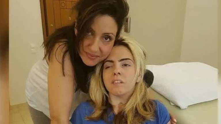 Συγκλονίζει η μητέρα της Ασπας που πυροβολήθηκε από τον πατέρα της πριν 12 χρόνια: &quot;Σιώπησες, μα τα μάτια σου ουρλιάζουν&quot;