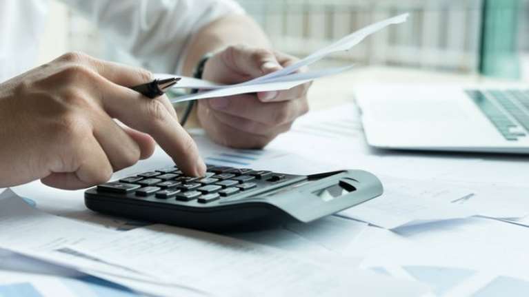 Ποιες είναι οι εταιρείες που χρωστούν πάνω από 1 δισ. ευρώ στο Δημόσιο - Πώς μαζεύτηκαν τα χρέη κάτω από τη… μύτη της εφορίας