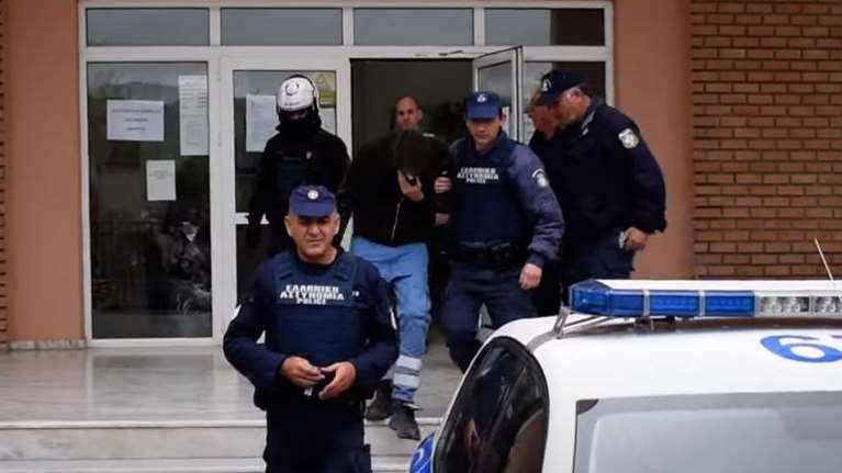 Τραγωδία στην Άρτα: Κατέρρευσε και μεταφέρθηκε στην ψυχιατρική πτέρυγα ο πατέρας που ξέχασε το μωρό του στο αυτοκίνητο