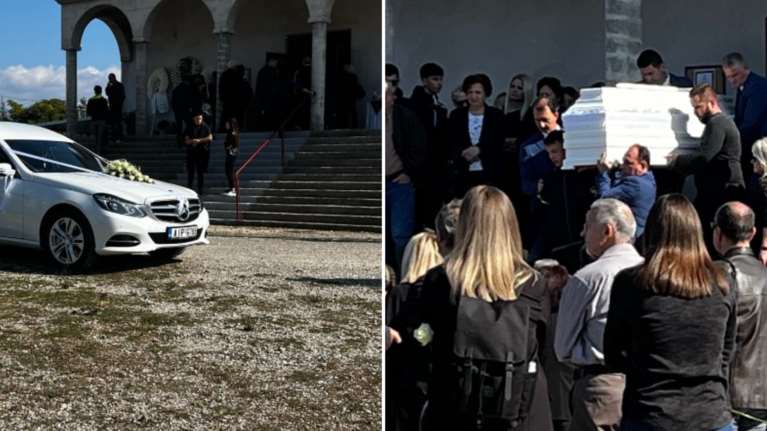 Αγρίνιο: Σπαραγμός στο τελευταίο &quot;αντίο&quot; στην κηδεία του άτυχου 20χρονου Ακη - Το λευκό φέρετρο και τα χειροκροτήματα