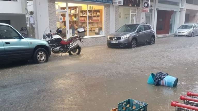 Νέο &quot;κύμα&quot; κακοκαιρίας: &quot;Πνίγηκε&quot; η Ναυπακτία - Έκλεισαν πορθμεία - Πως κινείται το ψυχρό μέτωπο