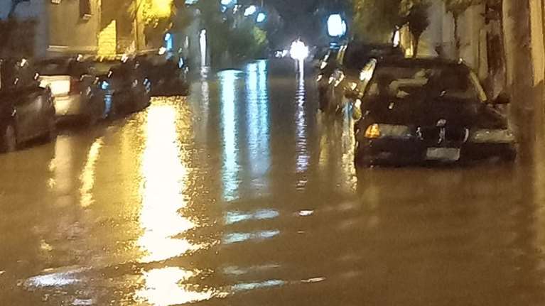 &quot;Βούλιαξε&quot; το Μεσολόγγι: Πλημμύρισαν δεκάδες σπίτια και καταστήματα - Απεγκλωβίστηκαν 24 άτομα [Εικόνες]